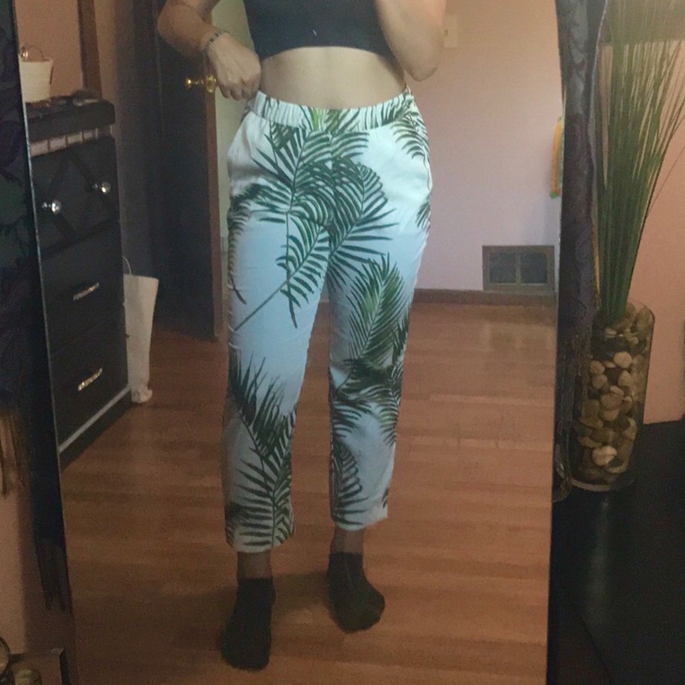 refreshing leaf pants 🌿 - Picture 3 of 3